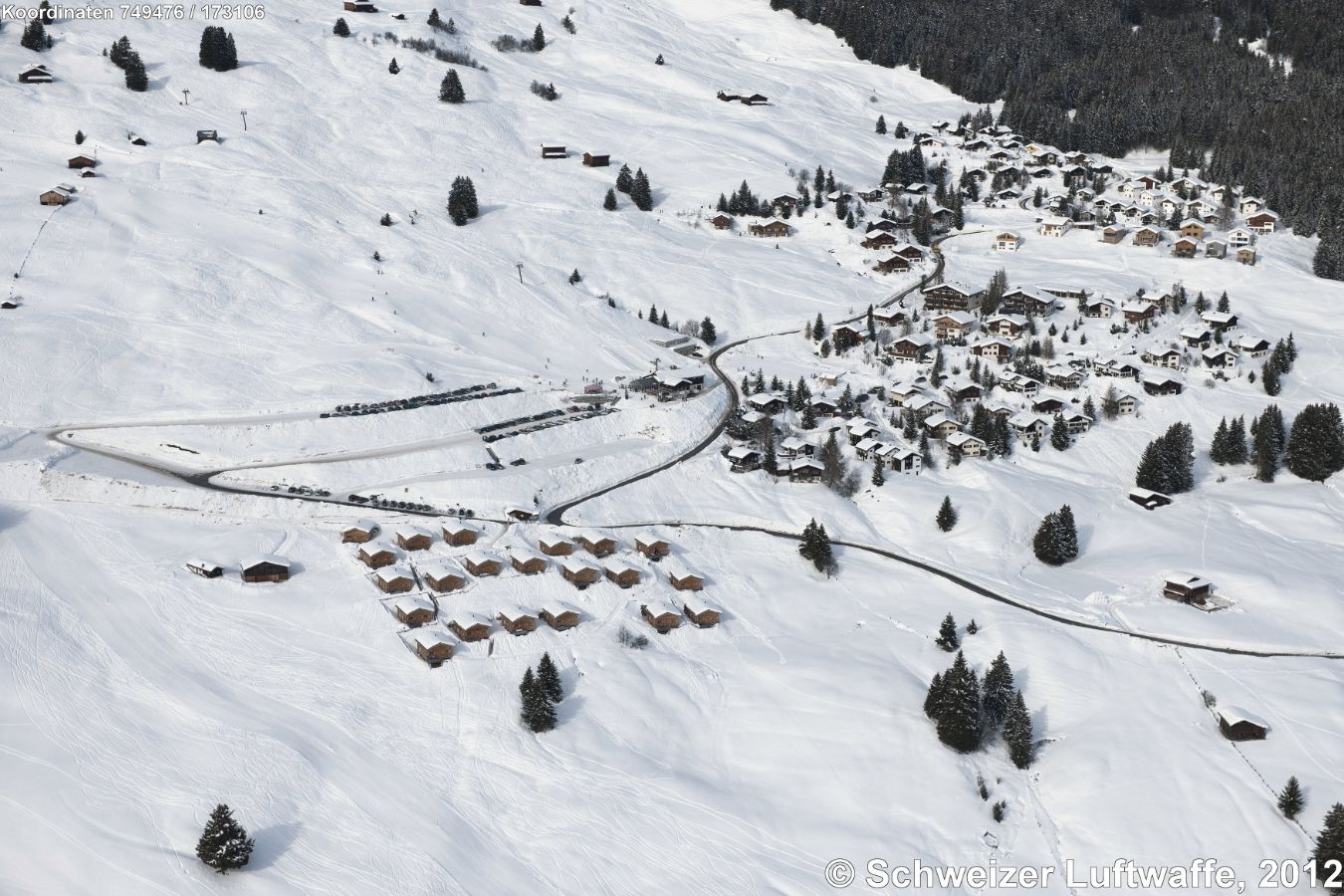 Ferien-Siedlung Aclas mit 26 allein stehenden Häusern südlich des Dorfes Ober-Urmein auf dem Heinzenberg, Position 2'749'017.77, 1'173'558.74